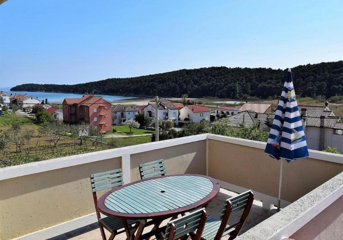 Apartment Eufemija-Rab Кампор Экстерьер фото
